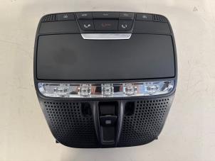 Używane Oswietlenie wewnetrzne przód Mercedes C (W205) C-200 2.0 CGI 16V Cena € 39,50 Procedura marży oferowane przez Sterparts Mercedes specialist