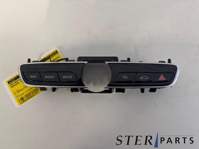 Radio control panel Mercedes E E-200 2.0 Turbo 16V - A2139054403 MERCEDES