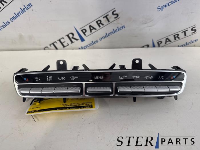 Usagé Commande chauffage Mercedes C (W205) C-180 1.6 16V Prix € 44,95 Règlement à la marge proposé par Sterparts Mercedes specialist