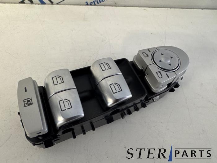 Usados Interruptor combinado de ventanillas Mercedes C Estate (S205) C-220 CDI BlueTEC, C-220 d 2.2 16V Precio € 59,50 Norma de margen ofrecido por Sterparts Mercedes specialist
