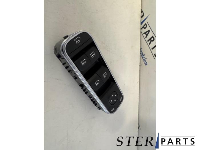 Używane Przelacznik combi okienny Mercedes B (W247) 1.3 B-180 Turbo 16V Mild Hybrid Cena € 44,95 Procedura marży oferowane przez Sterparts Mercedes specialist