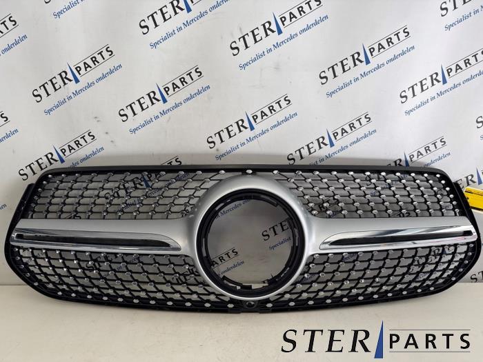 Używane Grill Mercedes GLE (V167) 300d 2.0 Turbo 16V 4-Matic Cena € 149,50 Procedura marży oferowane przez Sterparts Mercedes specialist