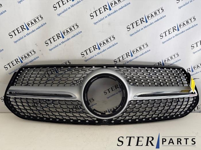 Używane Grill Mercedes GLE (V167) 300d 2.0 Turbo 16V 4-Matic Cena € 149,50 Procedura marży oferowane przez Sterparts Mercedes specialist