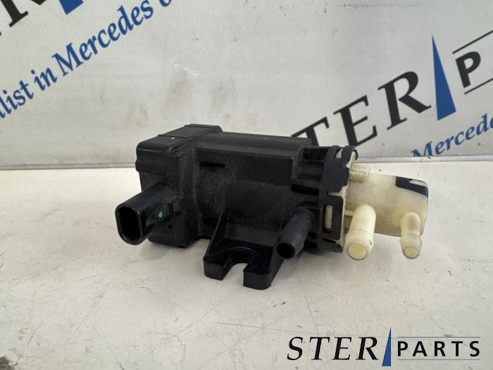 Usagé Régulateur pression turbo Mercedes E (W213) E-300de 2.0 Turbo 16V 4-Matic Prix € 24,95 Règlement à la marge proposé par Sterparts Mercedes specialist