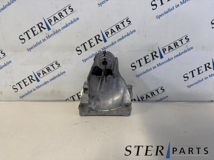 Used Engine mount Mercedes Vito (639.7) 2.2 110 CDI 16V Euro 5 Price € 30,19 Inclusive VAT offered by Sterparts Mercedes specialist