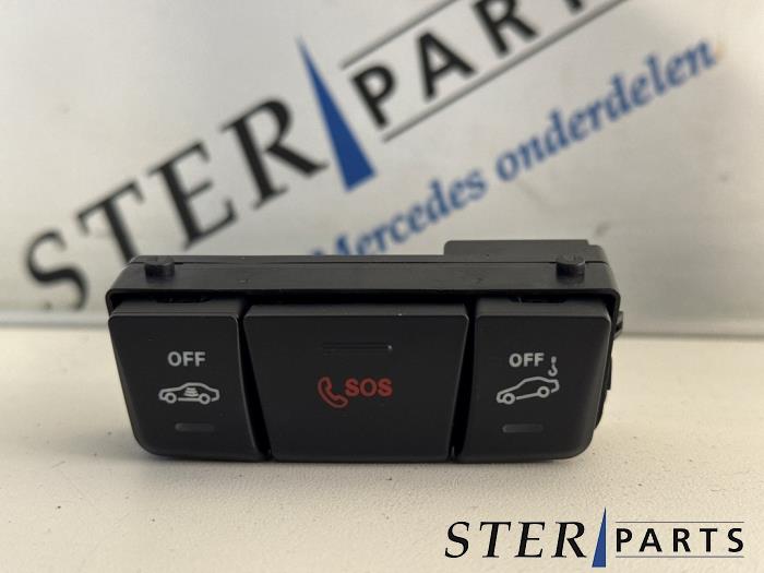 Używane Przycisk SOS Mercedes B (W246/W242) B-250 e Cena € 12,50 Procedura marży oferowane przez Sterparts Mercedes specialist