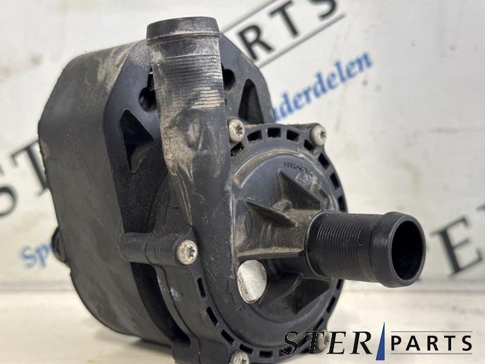 Begagnade Extra vattenpump Mercedes B (W246/W242) B-250 e Pris € 124,50 Marginaltabell erbjuds av Sterparts Mercedes specialist