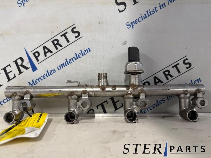 Usagé Système d'injection Mercedes E (C207) E-200 CGI 16V BlueEfficiency Prix € 39,50 Règlement à la marge proposé par Sterparts Mercedes specialist