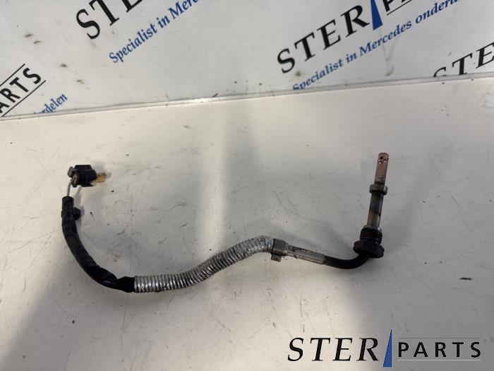 Usagé Sensor température d’échappement Mercedes CLA (117.3) 1.8 CLA-200 CDI 16V Prix € 34,95 Règlement à la marge proposé par Sterparts Mercedes specialist