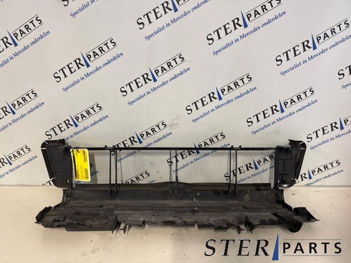 Begagnade Lufttratt Mercedes C Estate (S204) 1.8 C-180 CGI 16V Pris € 12,95 Marginaltabell erbjuds av Sterparts Mercedes specialist