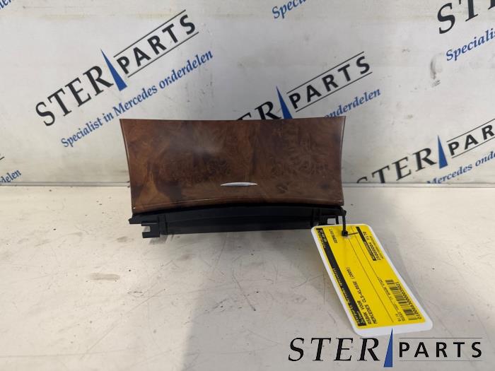 Begagnade Askkopp, fram Mercedes CLS (C219) 350 3.5 V6 18V Pris € 24,95 Marginaltabell erbjuds av Sterparts Mercedes specialist