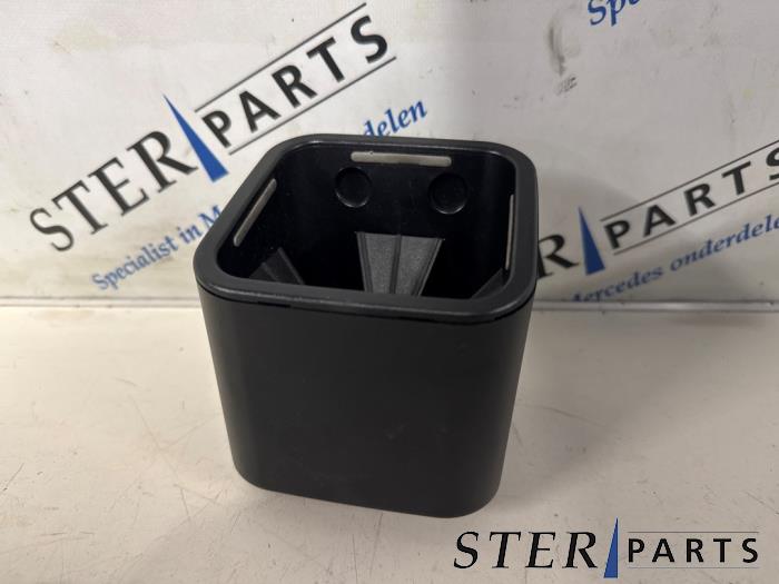 Gebrauchte Getränkehalter Mercedes CLS (C219) 280 3.0 V6 24V Preis € 24,95 Margenregelung angeboten von Sterparts Mercedes specialist