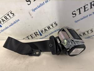 Begagnade Bakre säkerhetsbälte, höger Mercedes B (W245) 2.0 B-200 16V Turbo Pris € 29,95 Marginaltabell erbjuds av Sterparts Mercedes specialist