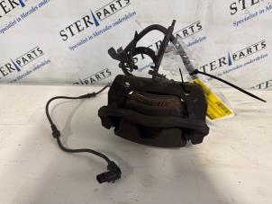Begagnade Främre bromsok, höger Mercedes B (W245) 2.0 B-200 16V Turbo Pris € 24,95 Marginaltabell erbjuds av Sterparts Mercedes specialist