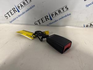 Begagnade Bakre bältesspänne, höger Mercedes B (W245) 2.0 B-200 16V Turbo Pris € 24,95 Marginaltabell erbjuds av Sterparts Mercedes specialist