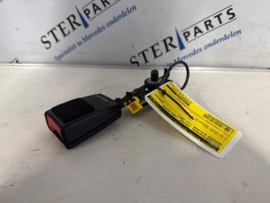 Begagnade Bakre bältesspänne, vänster Mercedes B (W245) 2.0 B-200 16V Turbo Pris € 19,95 Marginaltabell erbjuds av Sterparts Mercedes specialist