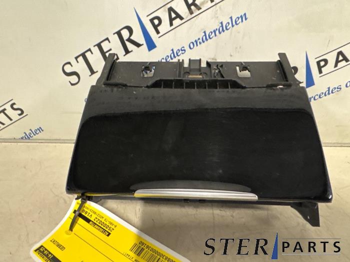Gebrauchte Ablagefach Mercedes CLS Shooting Brake (X218) 350 CDI BlueEfficiency 3.0 V6 24V Preis € 49,50 Margenregelung angeboten von Sterparts Mercedes specialist