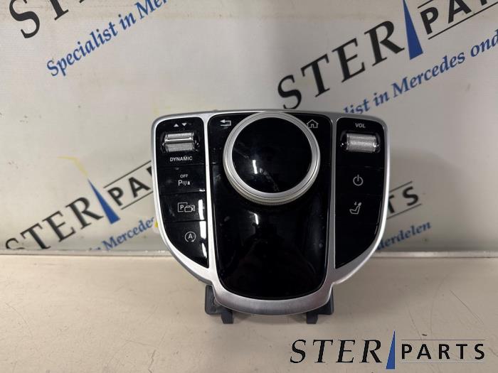 Usados Interruptor MMI Mercedes E Estate (S213) E-200d 2.0 Turbo 16V Precio € 94,50 Norma de margen ofrecido por Sterparts Mercedes specialist