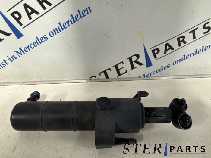 Używane Spryskiwacz reflektorów Mercedes E Estate (S212) E-220 CDI 16V BlueEfficiency Cena € 19,95 Procedura marży oferowane przez Sterparts Mercedes specialist