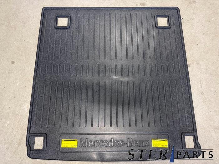 Begagnade Bagagematta Mercedes E Estate (S213) E-200d 2.0 Turbo 16V Pris € 49,50 Marginaltabell erbjuds av Sterparts Mercedes specialist