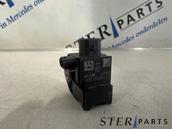 Begagnade Airbagsensor Mercedes E Estate (S213) E-200d 2.0 Turbo 16V Pris € 15,00 Marginaltabell erbjuds av Sterparts Mercedes specialist