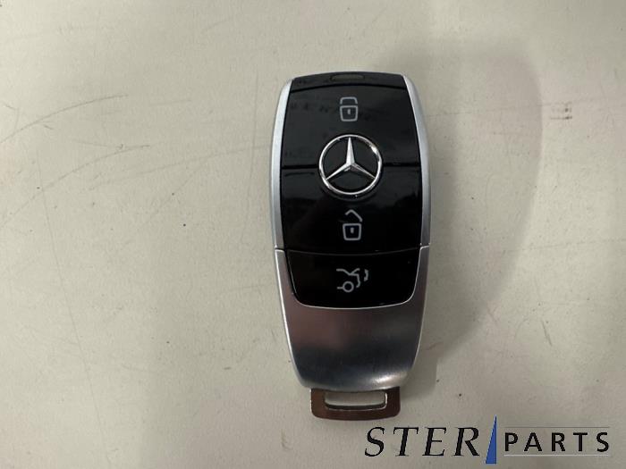 Begagnade Nyckel Mercedes E Estate (S213) E-200d 2.0 Turbo 16V Pris € 74,50 Marginaltabell erbjuds av Sterparts Mercedes specialist