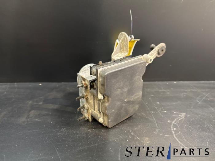 Usagé Pompe ABS Mercedes B (W245) 2.0 B-200 16V Turbo Prix € 24,95 Règlement à la marge proposé par Sterparts Mercedes specialist