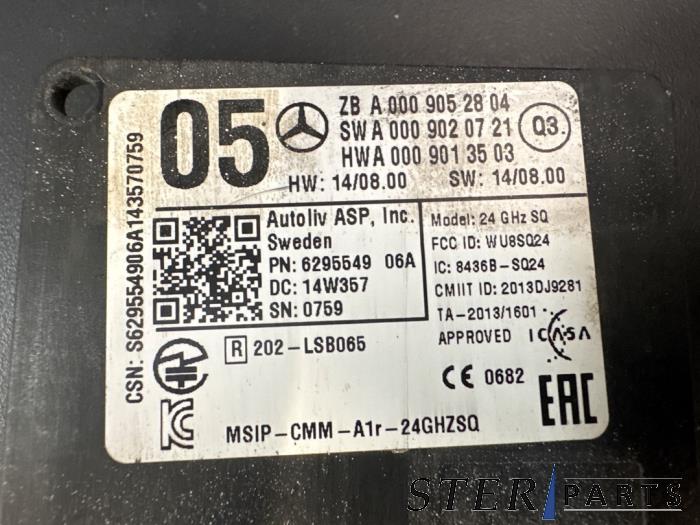 Radarsensor från en Mercedes-Benz S (222.0/222.1) 3.0 S-400 24V 4-Matic 2015