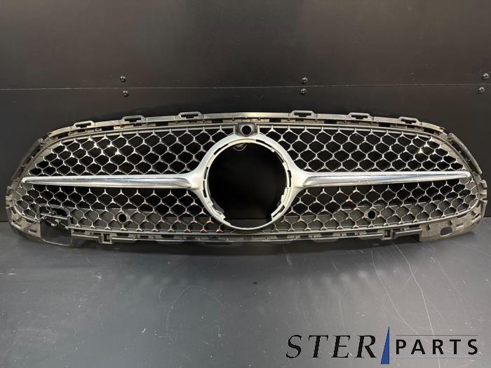 Używane Grill Mercedes C (W206) C-300 2.0 EQ Boost Turbo Cena € 149,50 Procedura marży oferowane przez Sterparts Mercedes specialist