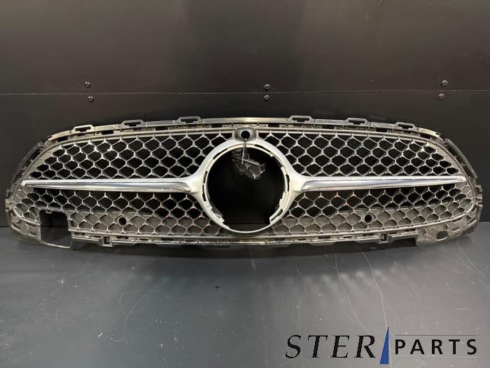 Używane Grill Mercedes C (W206) C-300 2.0 EQ Boost Turbo Cena € 149,50 Procedura marży oferowane przez Sterparts Mercedes specialist