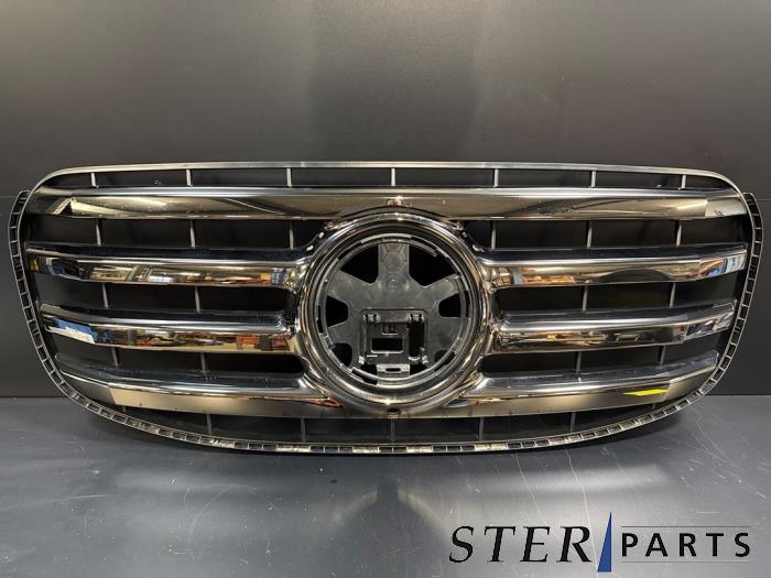 Używane Grill Mercedes GLE (V167) 400d 2.9 4-Matic Cena € 195,00 Procedura marży oferowane przez Sterparts Mercedes specialist