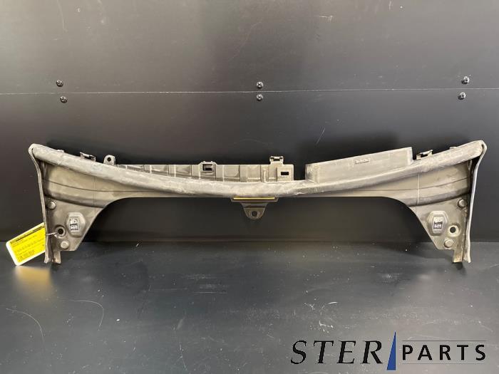 Begagnade Lufttratt Mercedes C Estate (S205) C-350 e 2.0 16V Pris € 9,50 Marginaltabell erbjuds av Sterparts Mercedes specialist