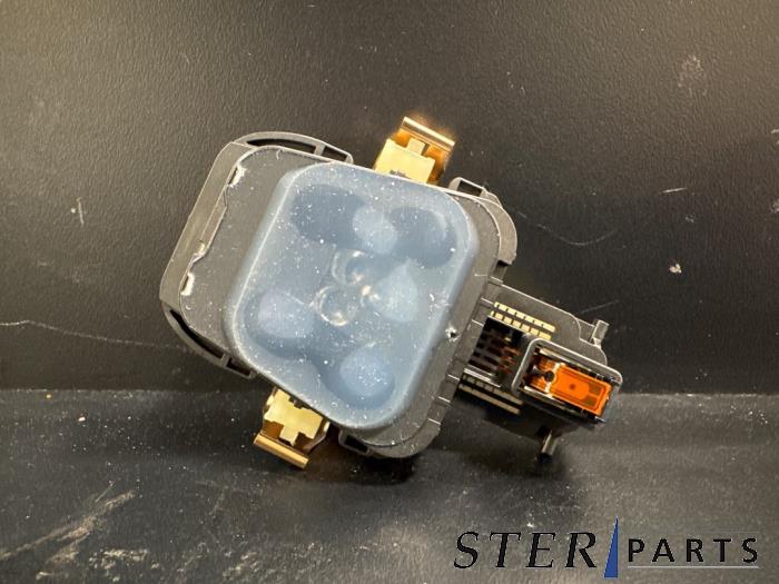 Begagnade Regnsensor Mercedes C Estate (S205) C-350 e 2.0 16V Pris € 14,95 Marginaltabell erbjuds av Sterparts Mercedes specialist