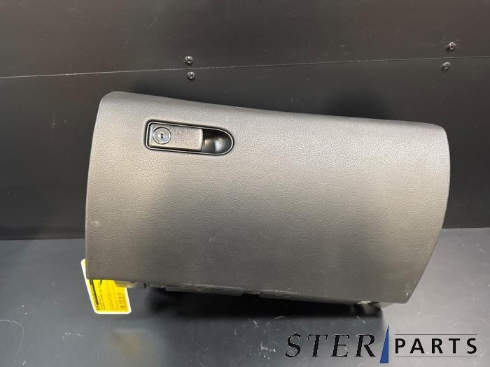 Begagnade Handskfack Mercedes C Estate (S205) C-350 e 2.0 16V Pris € 44,95 Marginaltabell erbjuds av Sterparts Mercedes specialist