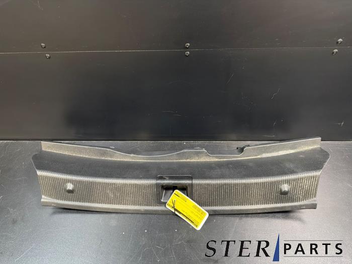 Gebrauchte Abdeckplatte sonstige Mercedes C (W204) 1.8 C-200K 16V Preis € 19,95 Margenregelung angeboten von Sterparts Mercedes specialist