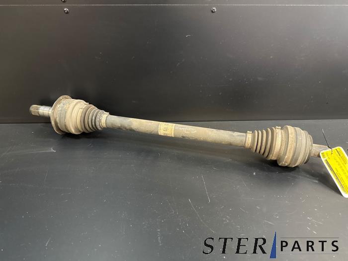 Begagnade Drivaxel, vänster bak Mercedes C (W205) C-200 2.0 CGI 16V Pris € 49,50 Marginaltabell erbjuds av Sterparts Mercedes specialist