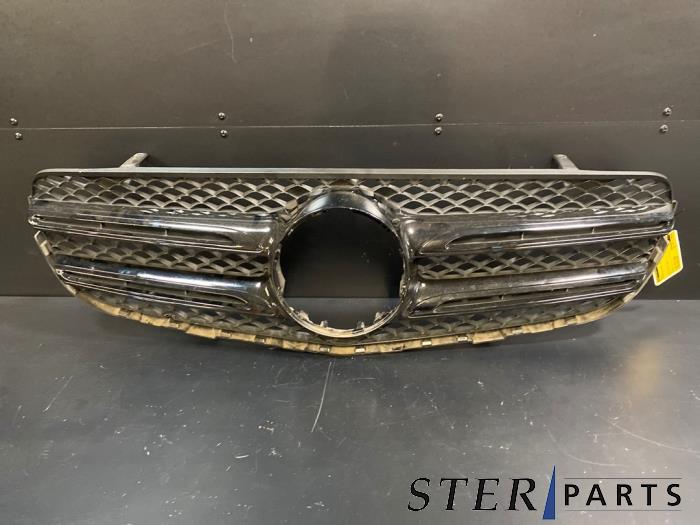 Używane Grill Mercedes GLC (X253) 2.0 300 16V 4-Matic Cena € 124,95 Procedura marży oferowane przez Sterparts Mercedes specialist