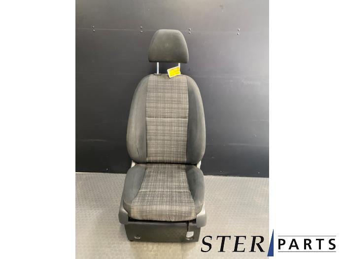 Używane Fotel prawy Mercedes Vito (447.6) 2.2 114 CDI 16V Cena € 719,95 Z VAT oferowane przez Sterparts Mercedes specialist