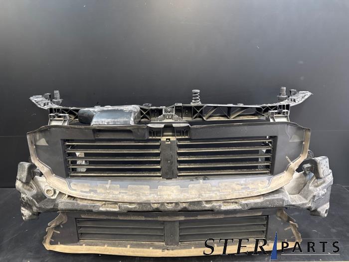 Begagnade Front Mercedes GLB (247.6) 2.0 GLB-220d 4-Matic Pris € 719,95 Inklusive moms erbjuds av Sterparts Mercedes specialist