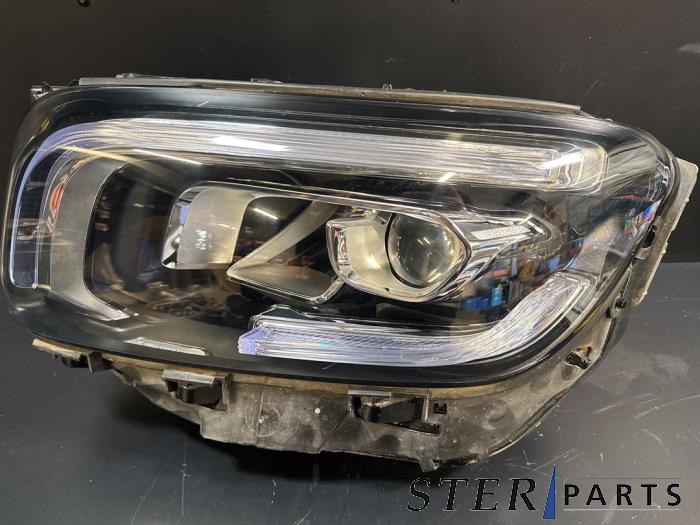 Używane Reflektor lewy Mercedes GLB (247.6) 2.0 GLB-220d 4-Matic Cena € 695,75 Z VAT oferowane przez Sterparts Mercedes specialist