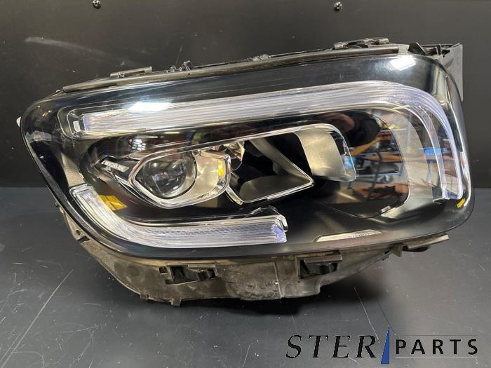 Używane Reflektor prawy Mercedes GLB (247.6) 2.0 GLB-220d 4-Matic Cena € 695,75 Z VAT oferowane przez Sterparts Mercedes specialist