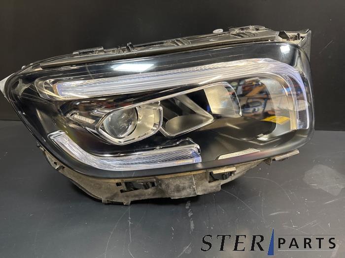 Używane Reflektor prawy Mercedes GLB (247.6) 2.0 GLB-220d 4-Matic Cena € 695,75 Z VAT oferowane przez Sterparts Mercedes specialist