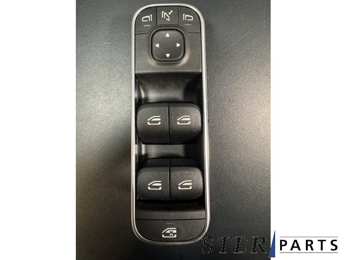 Usados Interruptor combinado de ventanillas Mercedes GLB (247.6) 2.0 GLB-220d 4-Matic Precio € 42,29 IVA incluido ofrecido por Sterparts Mercedes specialist