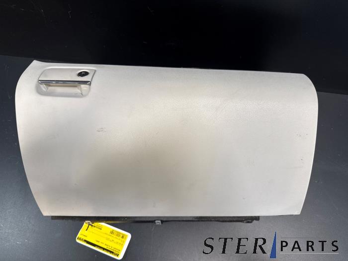 Begagnade Handskfack Mercedes ML II (164/4JG) 3.5 350 4-Matic V6 24V Pris € 24,95 Marginaltabell erbjuds av Sterparts Mercedes specialist