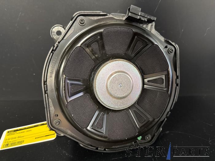 Używane Subwoofer Mercedes A (177.0) 1.3 A-180 Turbo 16V Cena € 49,50 Procedura marży oferowane przez Sterparts Mercedes specialist