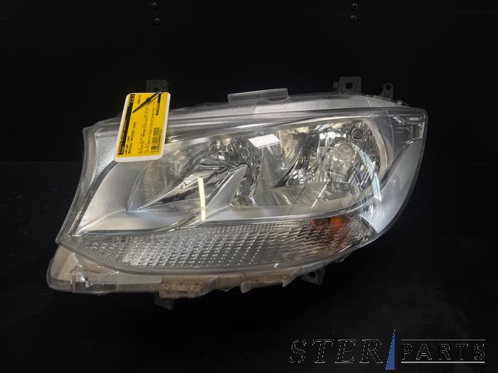 Używane Reflektor lewy Mercedes Sprinter 3,5t (907.6/910.6) 311 CDI 2.1 D RWD Cena € 229,84 Z VAT oferowane przez Sterparts Mercedes specialist