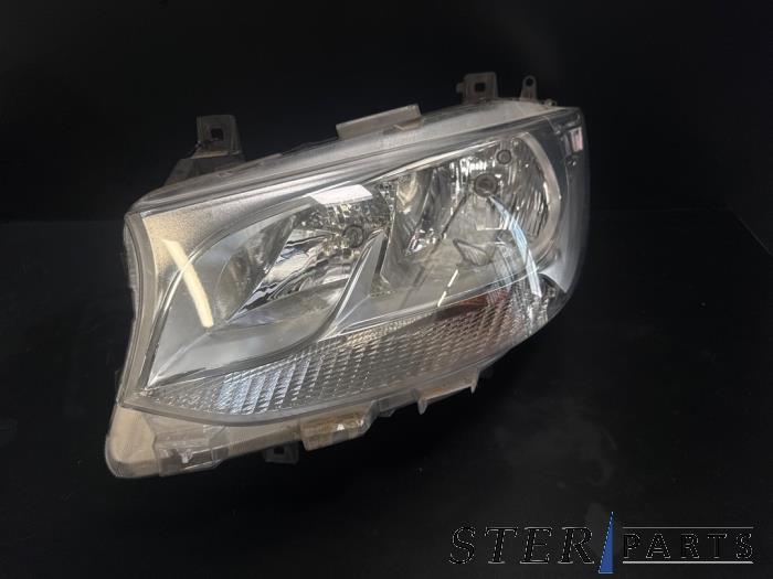 Używane Reflektor lewy Mercedes Sprinter 3,5t (907.6/910.6) 311 CDI 2.1 D RWD Cena € 189,95 Procedura marży oferowane przez Sterparts Mercedes specialist