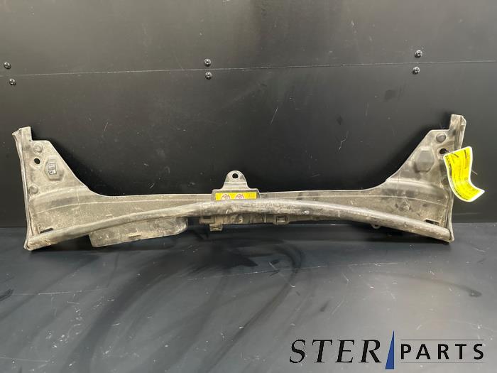 Begagnade Lufttratt Mercedes C Estate (S205) C-350 e 2.0 16V Pris € 9,50 Marginaltabell erbjuds av Sterparts Mercedes specialist
