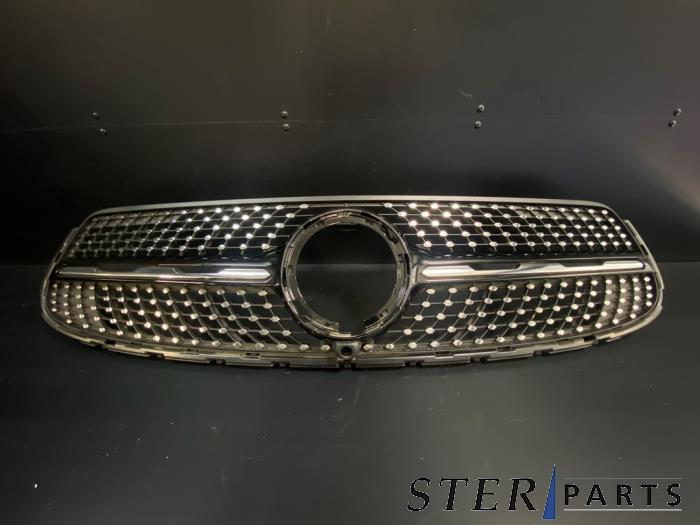 Używane Grill Mercedes GLC (X253) 2.0 300 16V 4-Matic Cena € 195,00 Procedura marży oferowane przez Sterparts Mercedes specialist