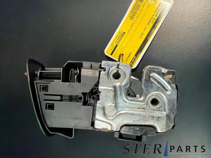 Begagnade Baksäteslås Mercedes A (W176) 2.2 A-220 CDI 16V Pris € 74,50 Marginaltabell erbjuds av Sterparts Mercedes specialist